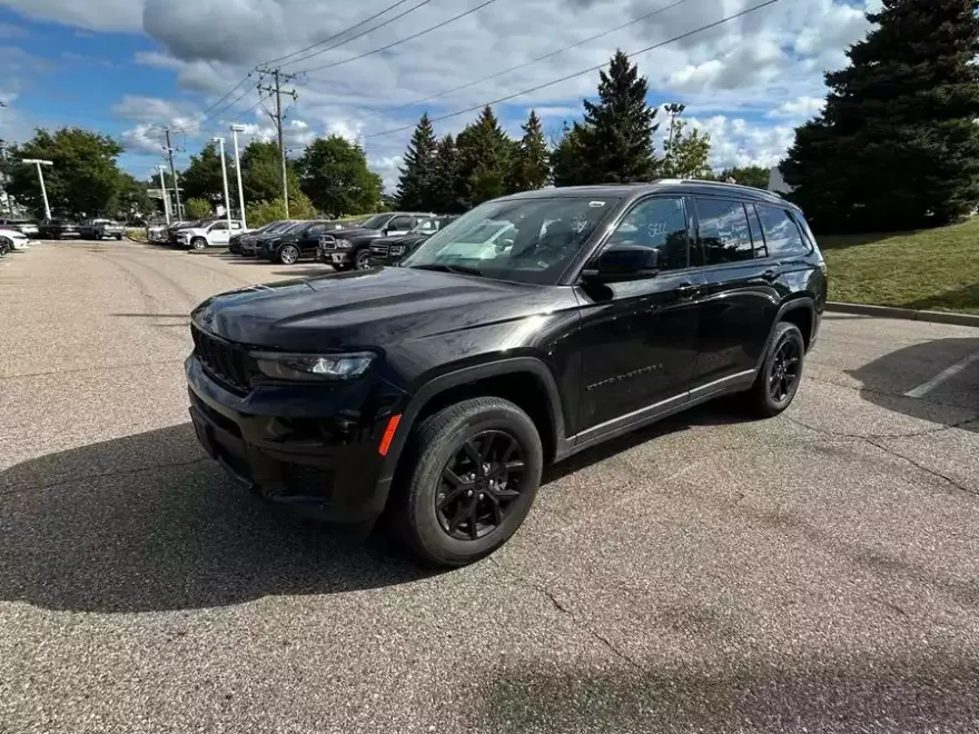 2024 Jeep Grand Cherokee Altitude photo 1