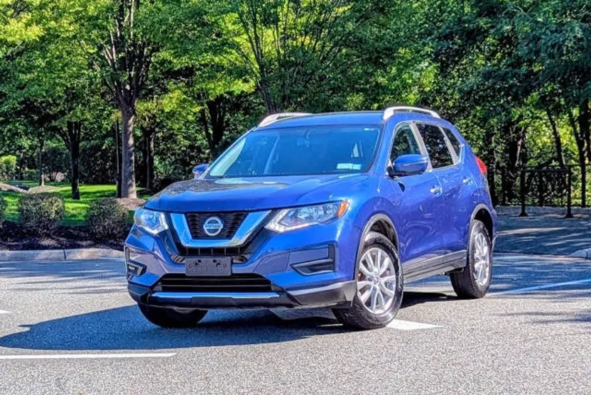 2018 Nissan Rogue SV photo 1