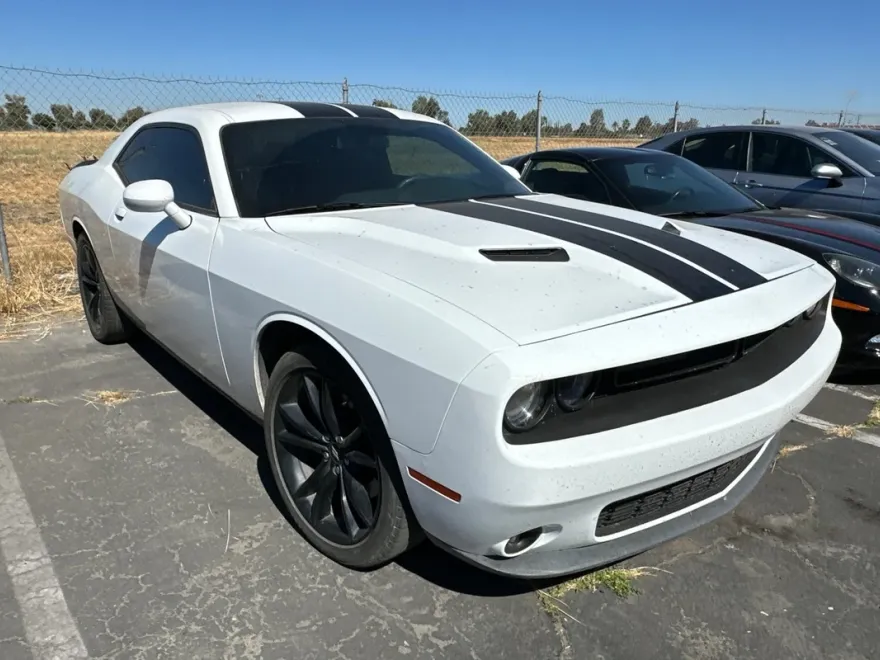 2018 Dodge Challenger SXT Plus photo 1