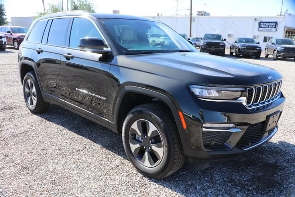 2024 Jeep Cherokee 4xe Sport photo 1