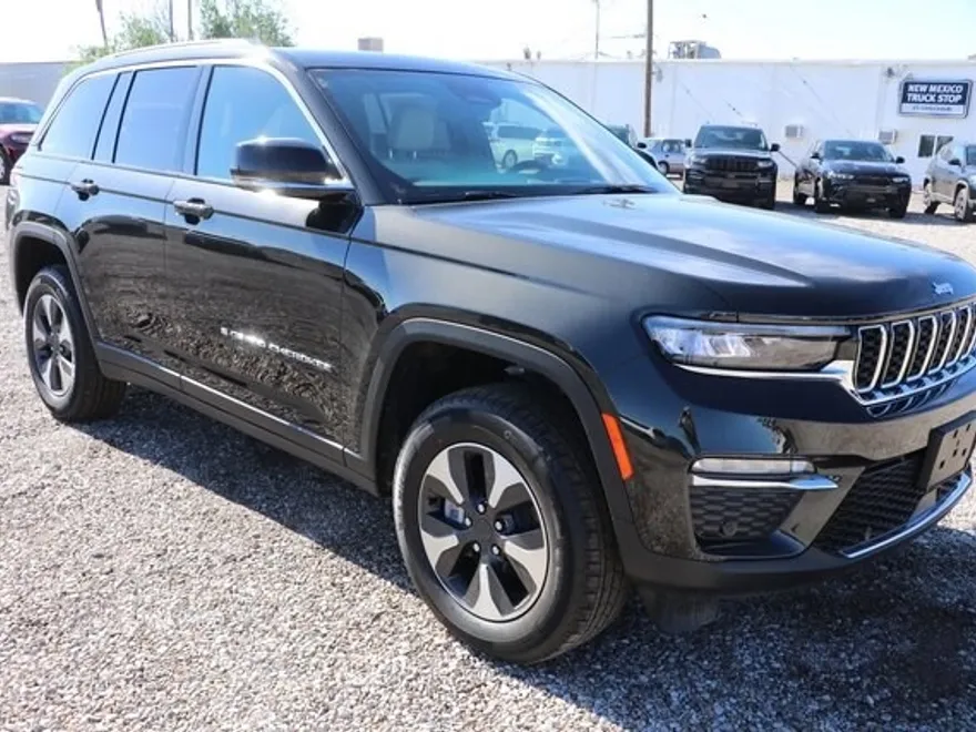 2024 Jeep Cherokee 4xe Sport photo 1
