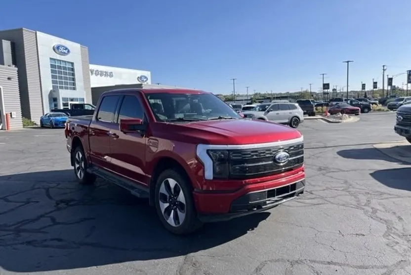 2022 Ford F-150 Lightning Platinum photo 1