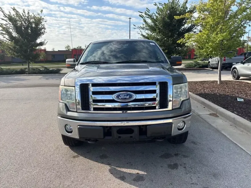 2010 Ford F-150 XLT photo 1
