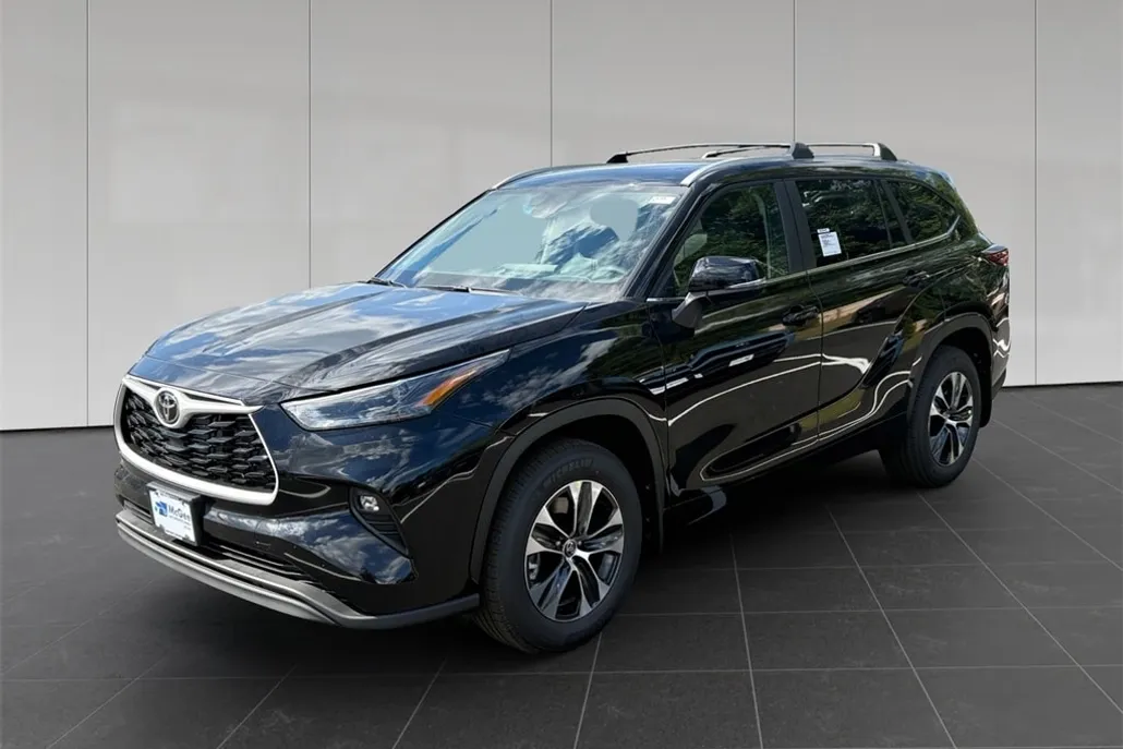 2025 Toyota Highlander XLE photo 1