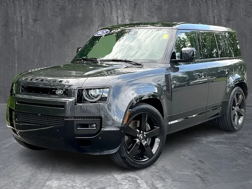 2025 Land Rover Defender 110 V8 X-Dynamic SE photo 1