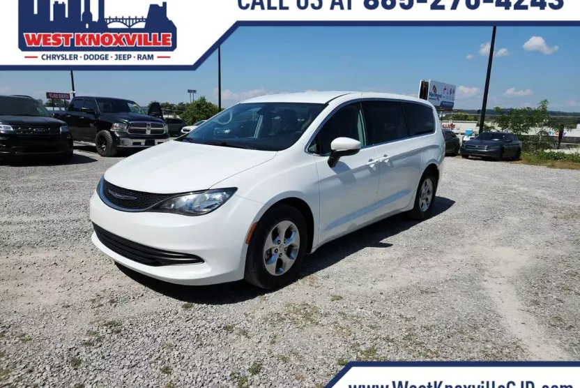 2017 Chrysler Pacifica LX photo 1