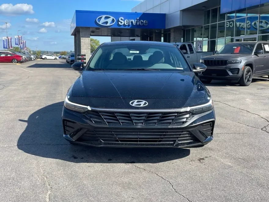 2025 Hyundai Elantra SEL Sport photo 1