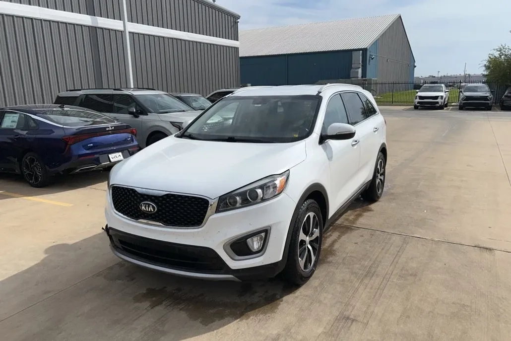 2017 Kia Sorento EX photo 1