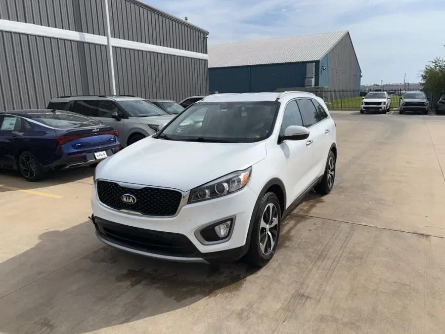 2017 Kia Sorento EX photo 1