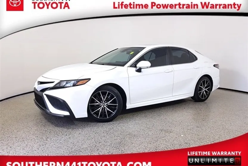 2024 Toyota Camry SE photo 1