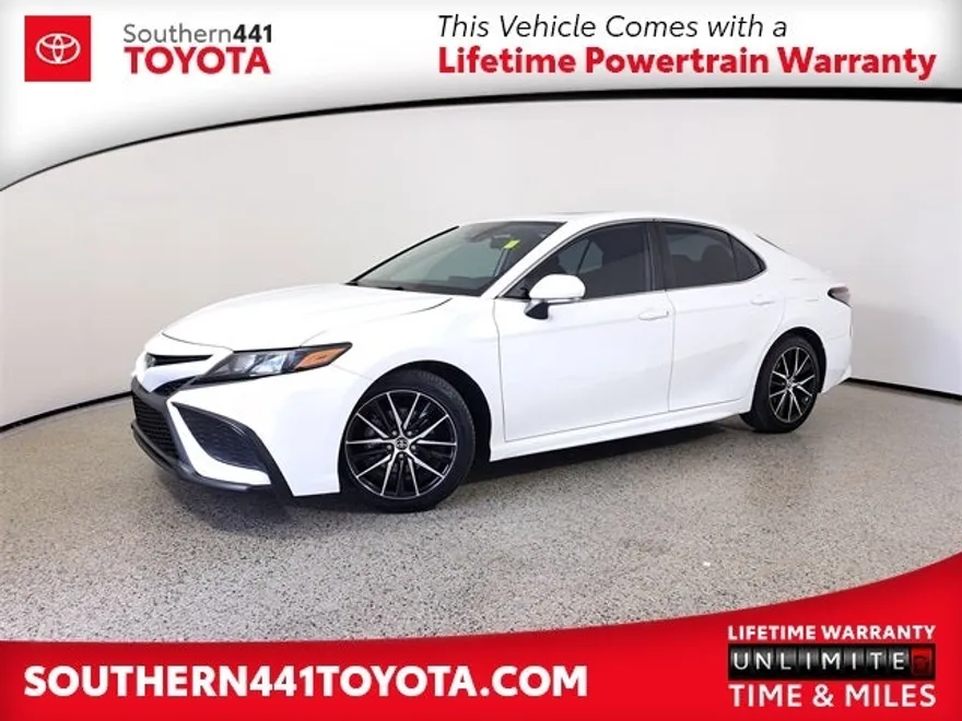 2024 Toyota Camry SE photo 1