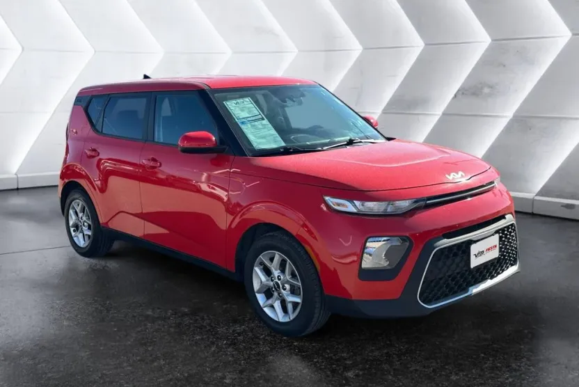 2022 Kia Soul LX photo 1