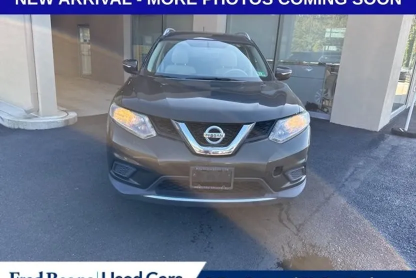 2014 Nissan Rogue SV photo 1