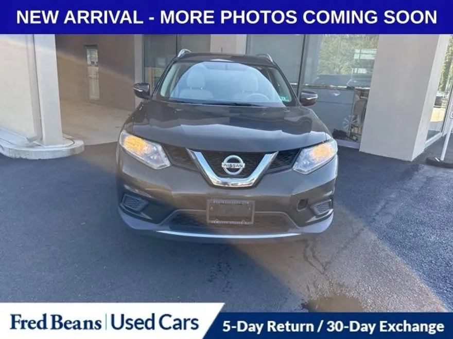 2014 Nissan Rogue SV photo 1