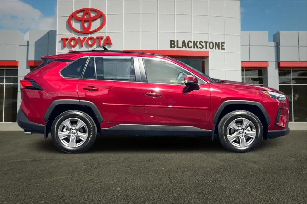 2024 Toyota RAV4 Hybrid XLE photo 1