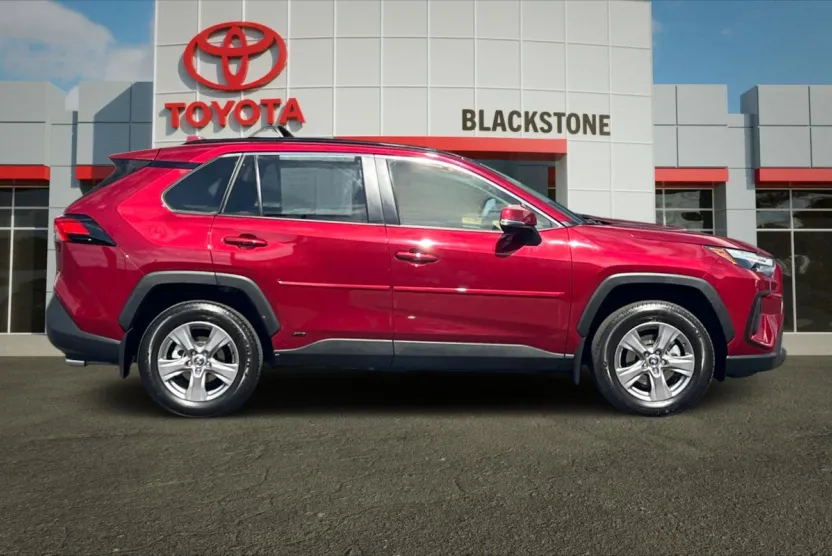 2024 Toyota RAV4 Hybrid XLE photo 1