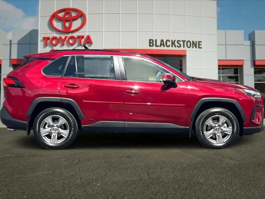 2024 Toyota RAV4 Hybrid XLE photo 1