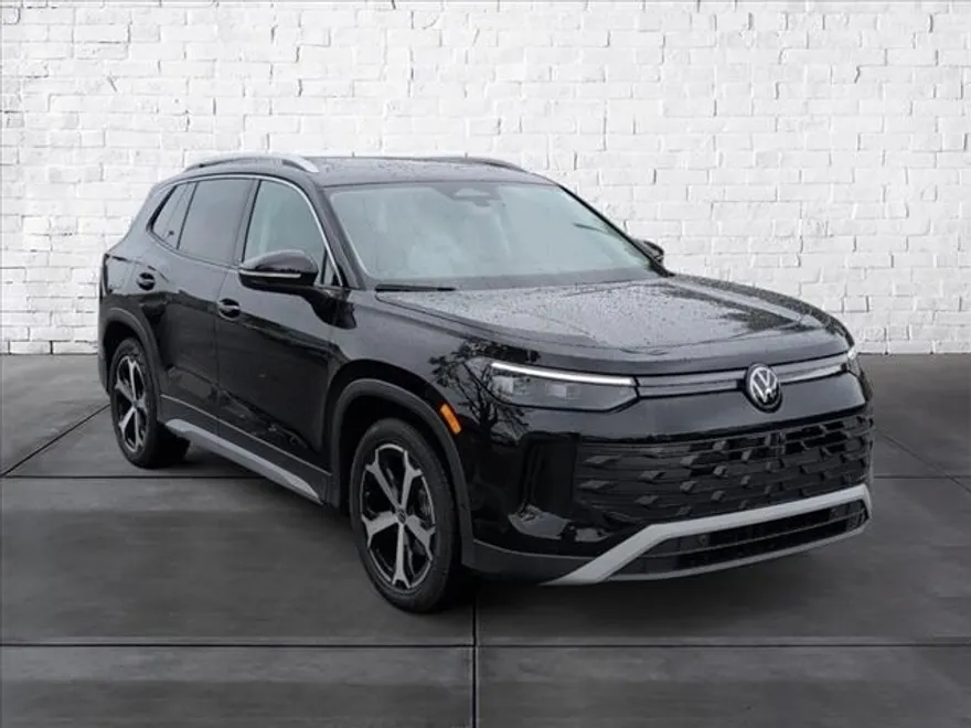 2025 Volkswagen Tiguan SE photo 1
