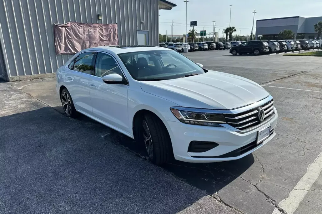 2021 Volkswagen Passat 2.0T SE photo 1