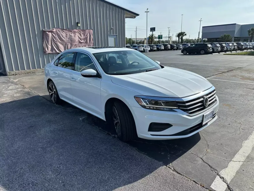 2021 Volkswagen Passat 2.0T SE photo 1
