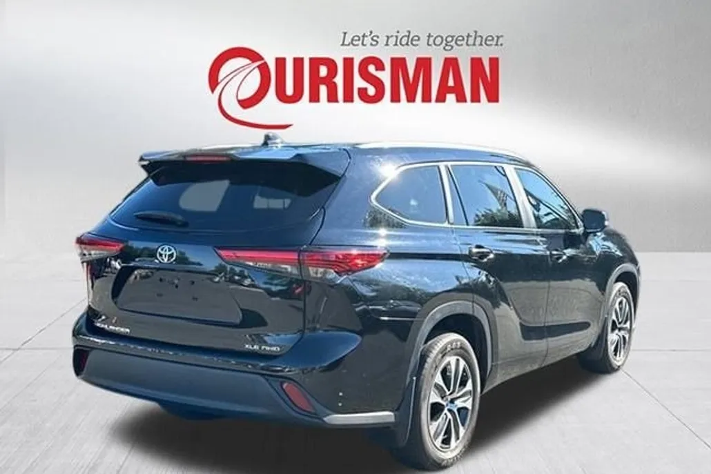 2023 Toyota Highlander XLE photo 1
