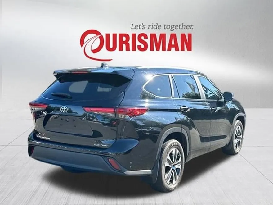 2023 Toyota Highlander XLE photo 1