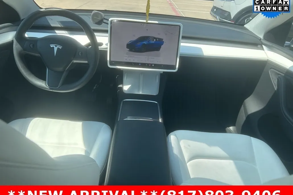 2025 Tesla Model Y Long Range photo 1