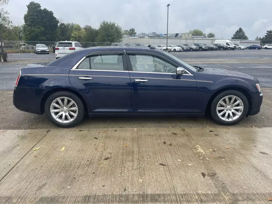 2013 Chrysler 300 C Base photo 1