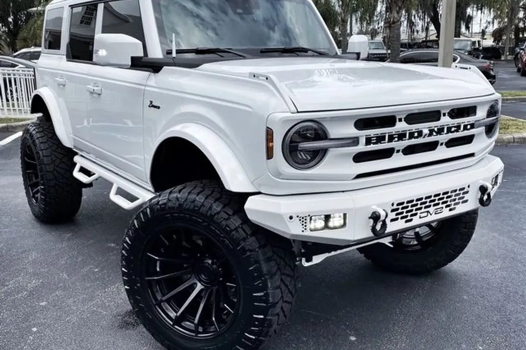 2023 Ford Bronco Outer Banks photo 1