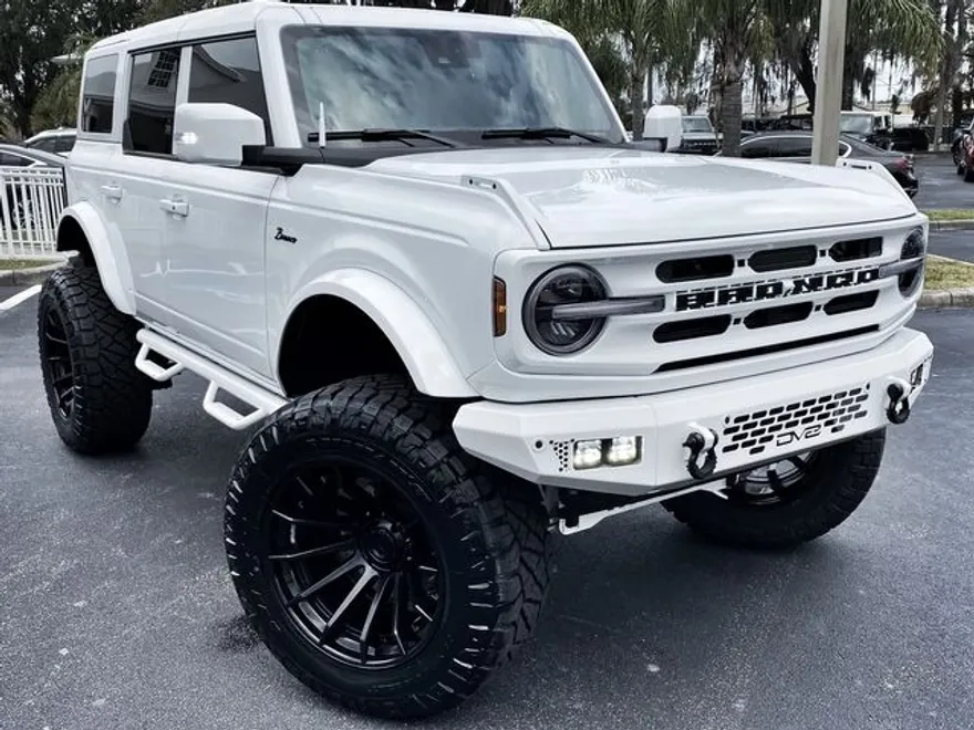 2023 Ford Bronco Outer Banks photo 1