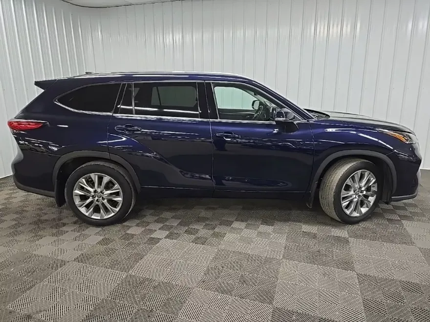 2022 Toyota Highlander Limited photo 1