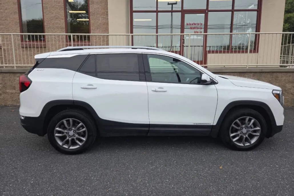 2024 Gmc Terrain SLT photo 1