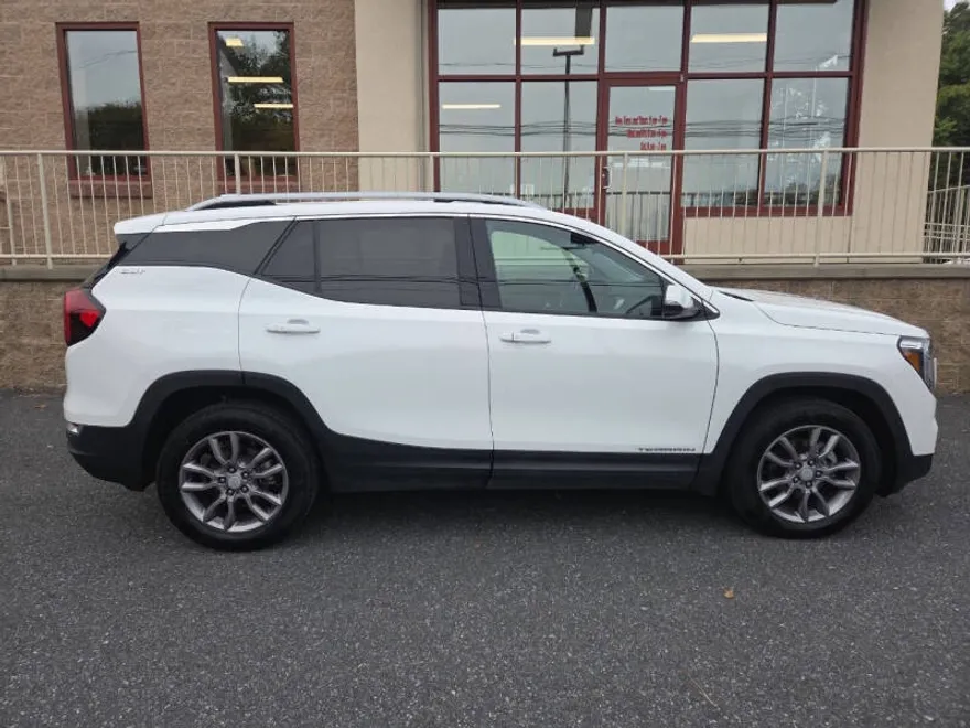 2024 Gmc Terrain SLT photo 1
