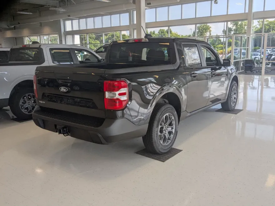 2025 Ford Maverick XLT photo 1