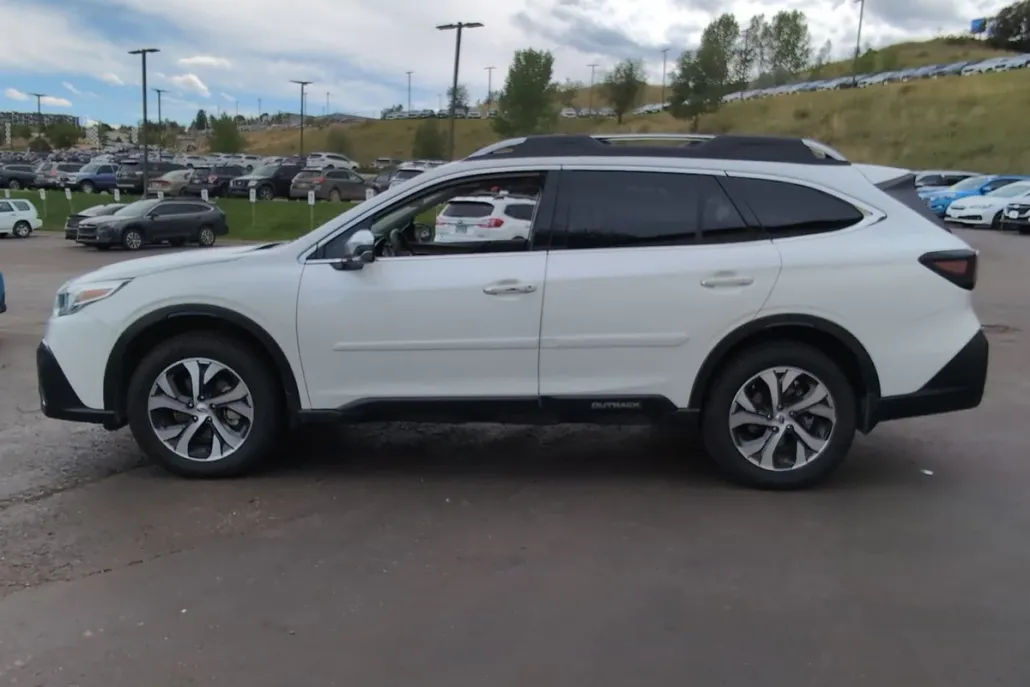 2020 Subaru Outback Touring photo 1