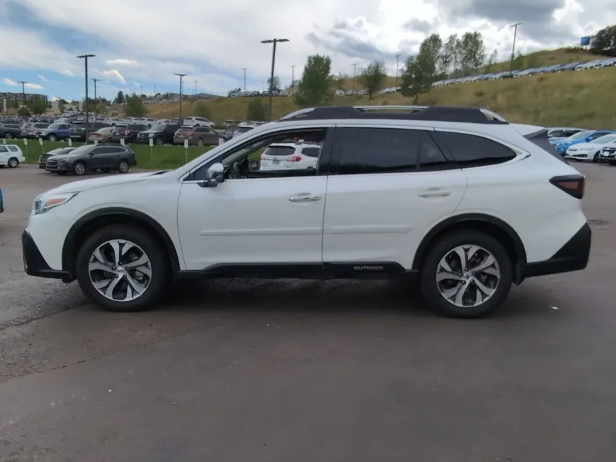 2020 Subaru Outback Touring photo 1