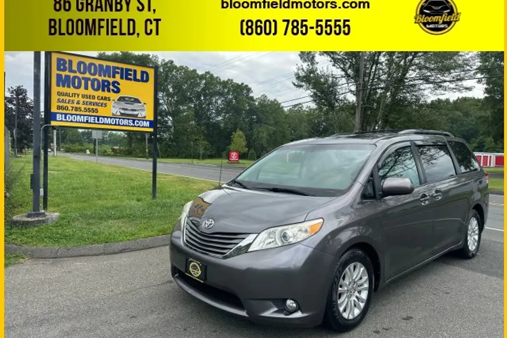 2013 Toyota Sienna XLE photo 1