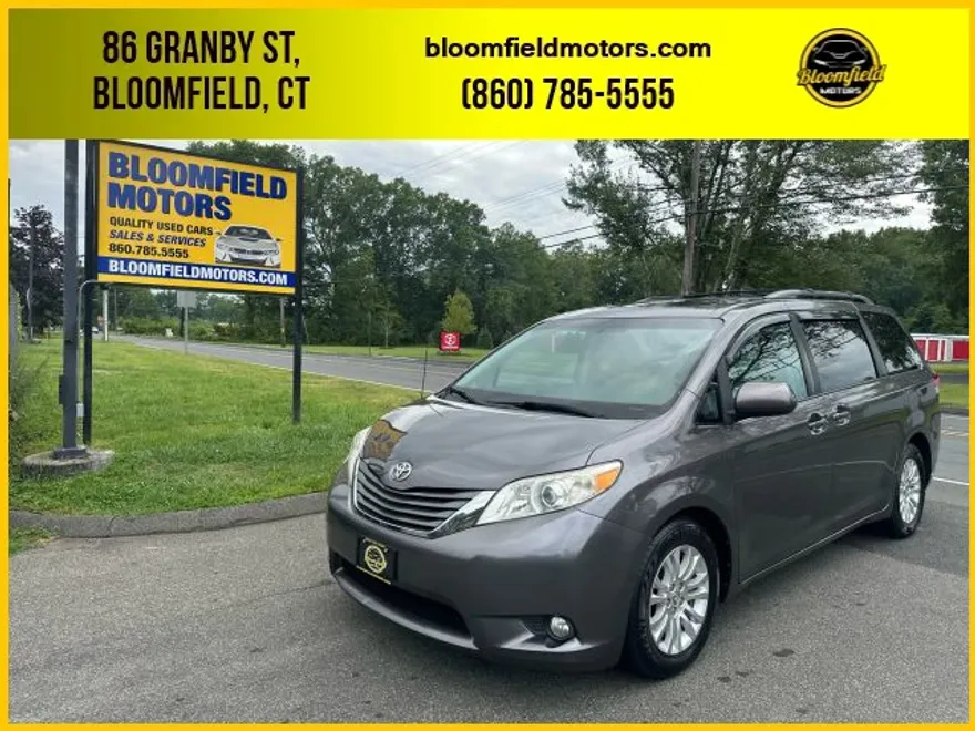 2013 Toyota Sienna XLE photo 1