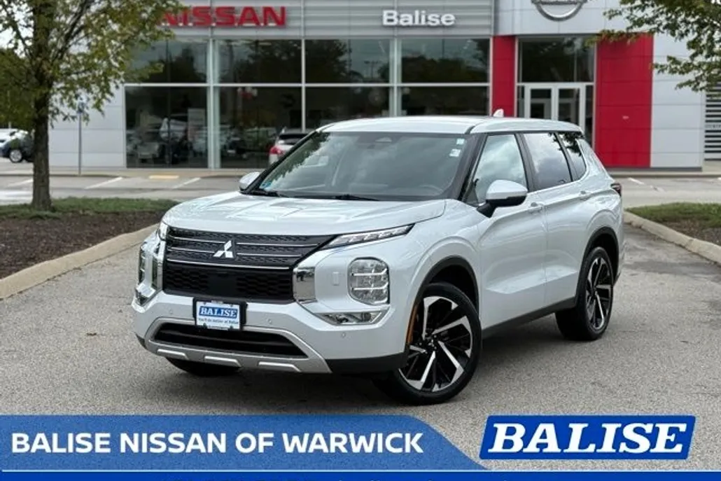2024 Mitsubishi Outlander SE photo 1
