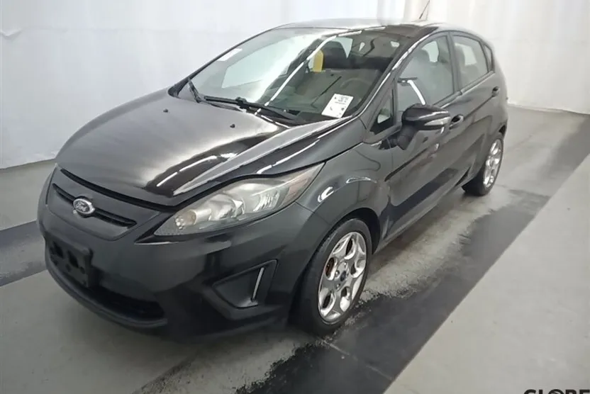 2013 Ford Fiesta Titanium photo 1