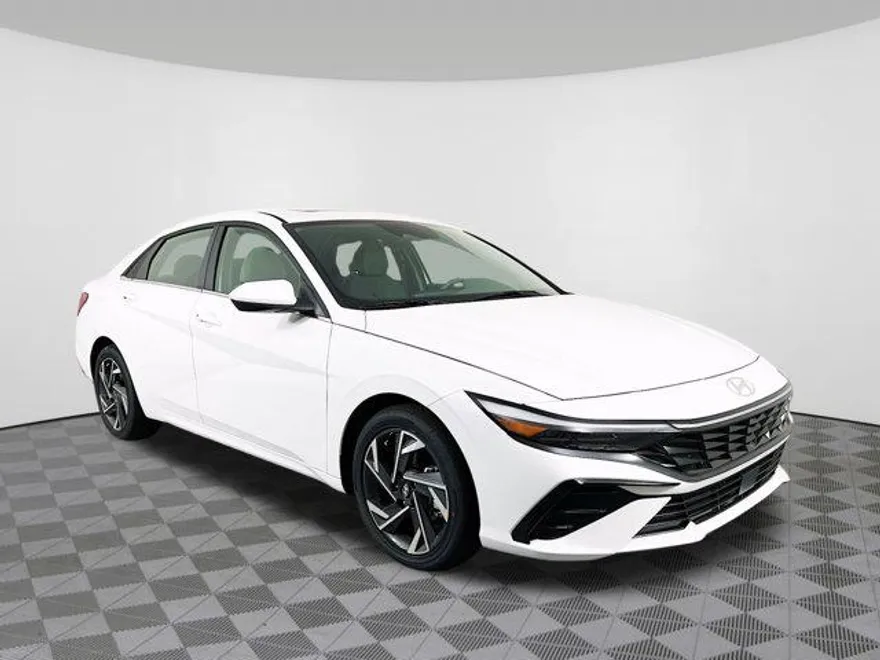 2025 Hyundai Elantra SEL Convenience photo 1