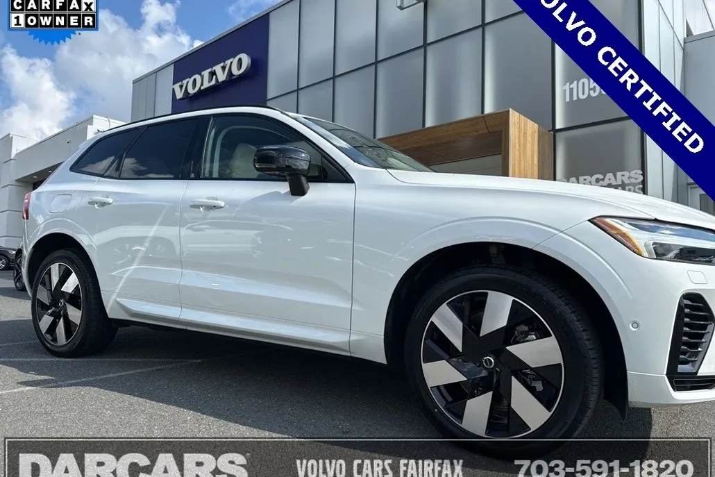 2025 Volvo XC60 Hybrid T8 Plus photo 1