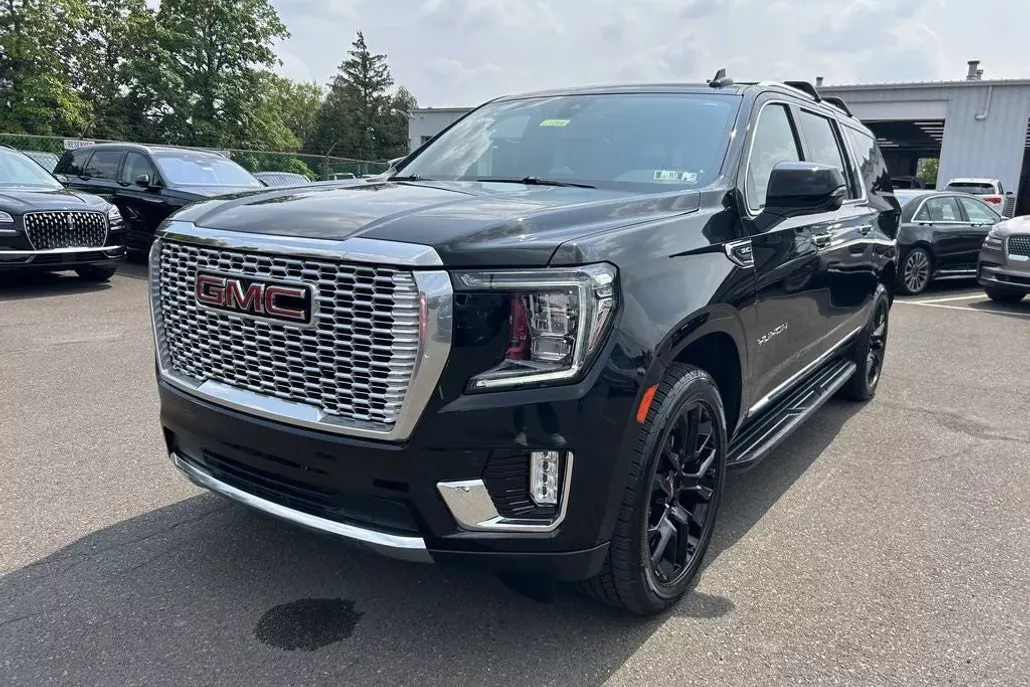 2022 Gmc Yukon XL SLT photo 1