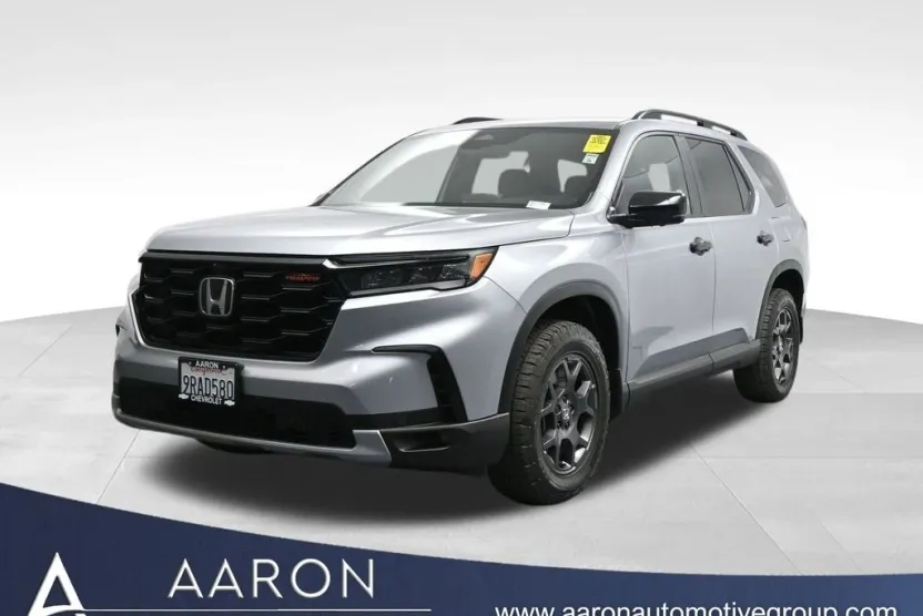 2025 Honda Pilot TrailSport photo 1
