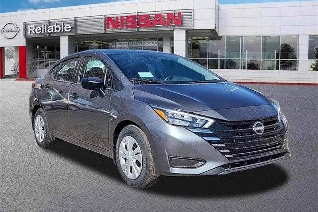 2025 Nissan Versa 1.6 S photo 1