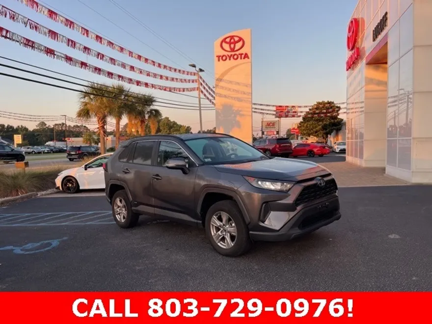 2022 Toyota RAV4 Hybrid LE photo 1