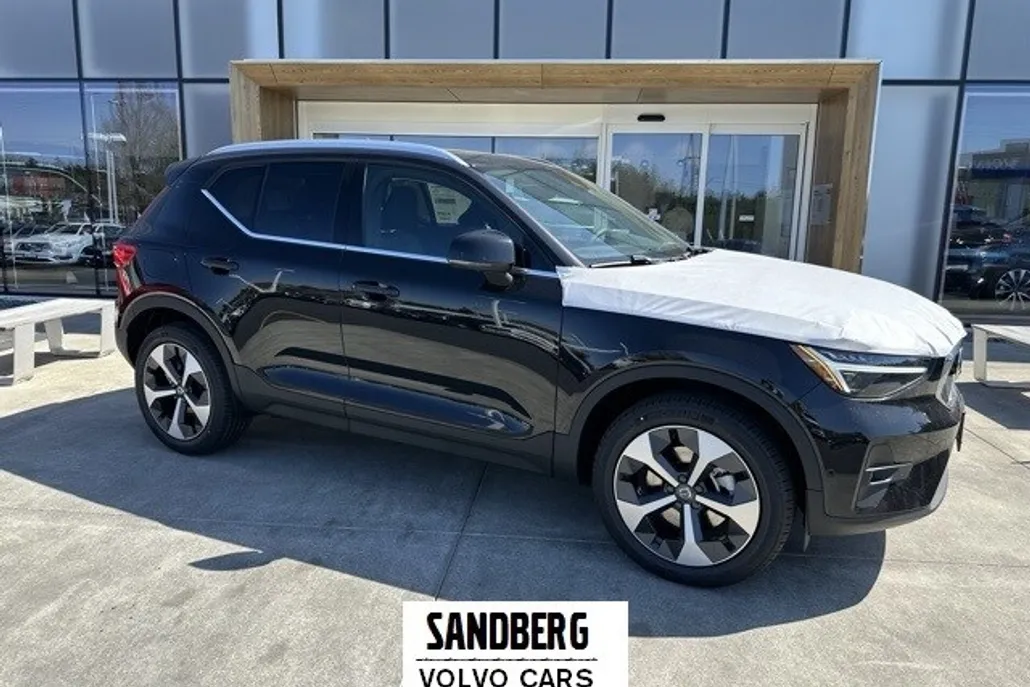 2025 Volvo XC40 Plus photo 1