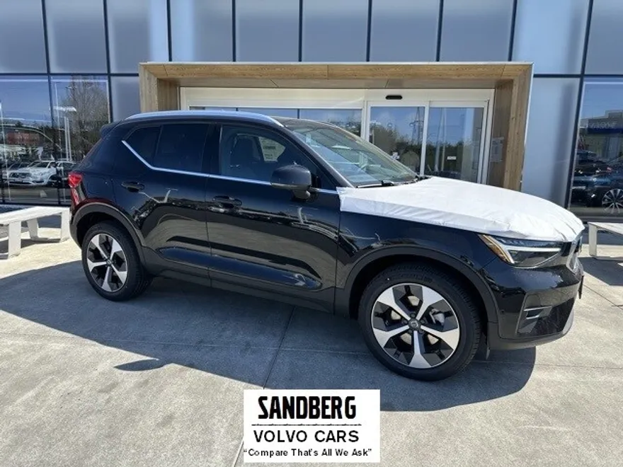 2025 Volvo XC40 Plus photo 1