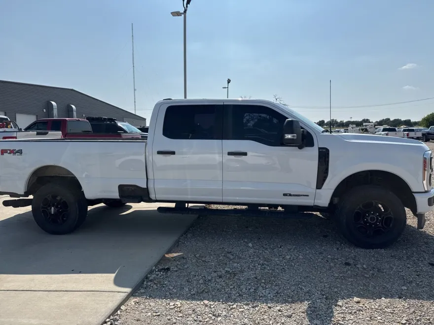 2024 Ford F-350 photo 1