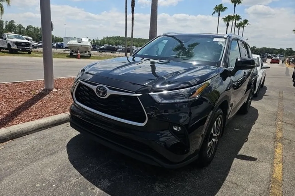 2021 Toyota Highlander Hybrid XLE photo 1